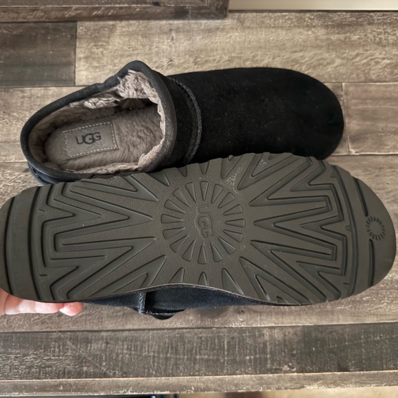 Women Ugg slippers - Picture 4 of 4